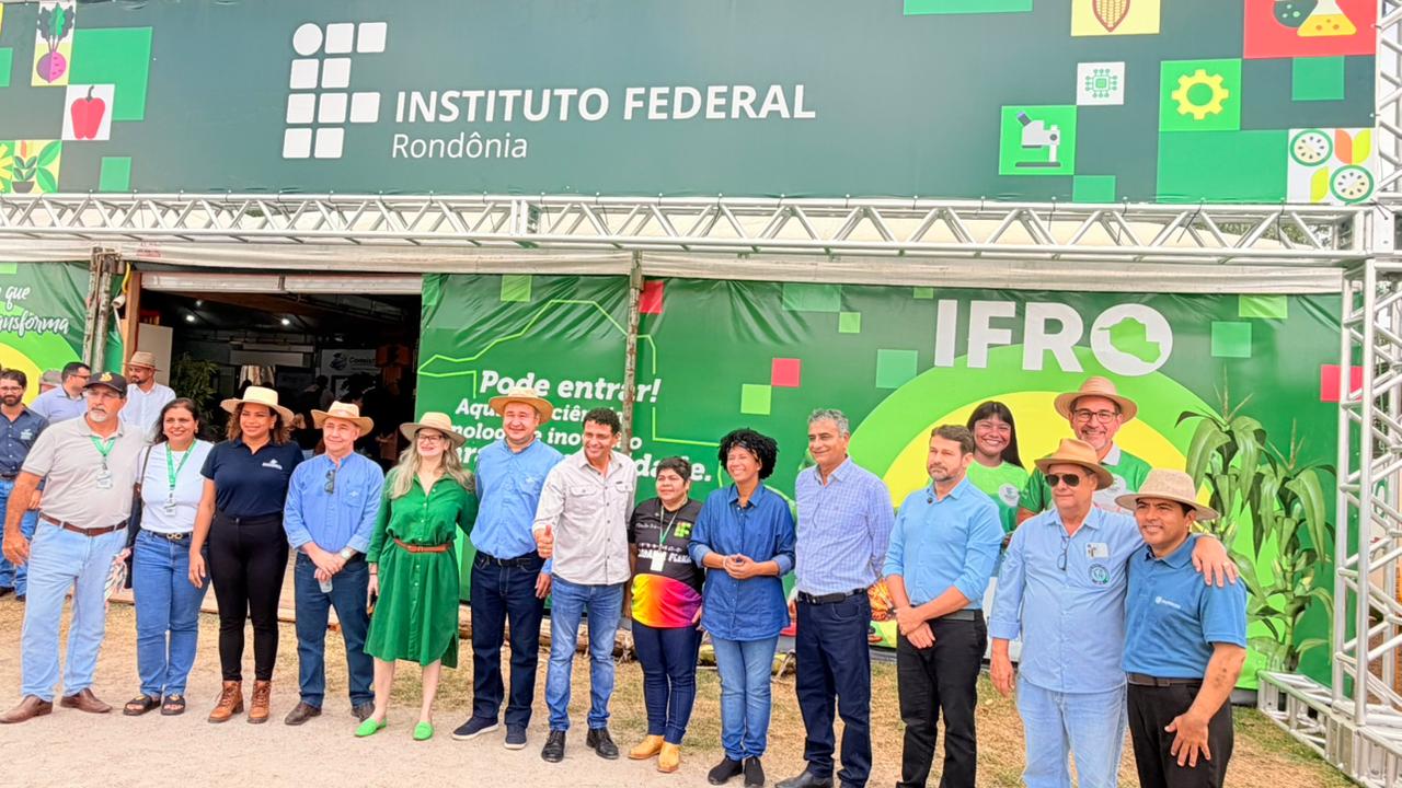 SILVIA CRISTINA: Deputada entrega ônibus para a Faperon/Senar, na Rondônia Rural Show