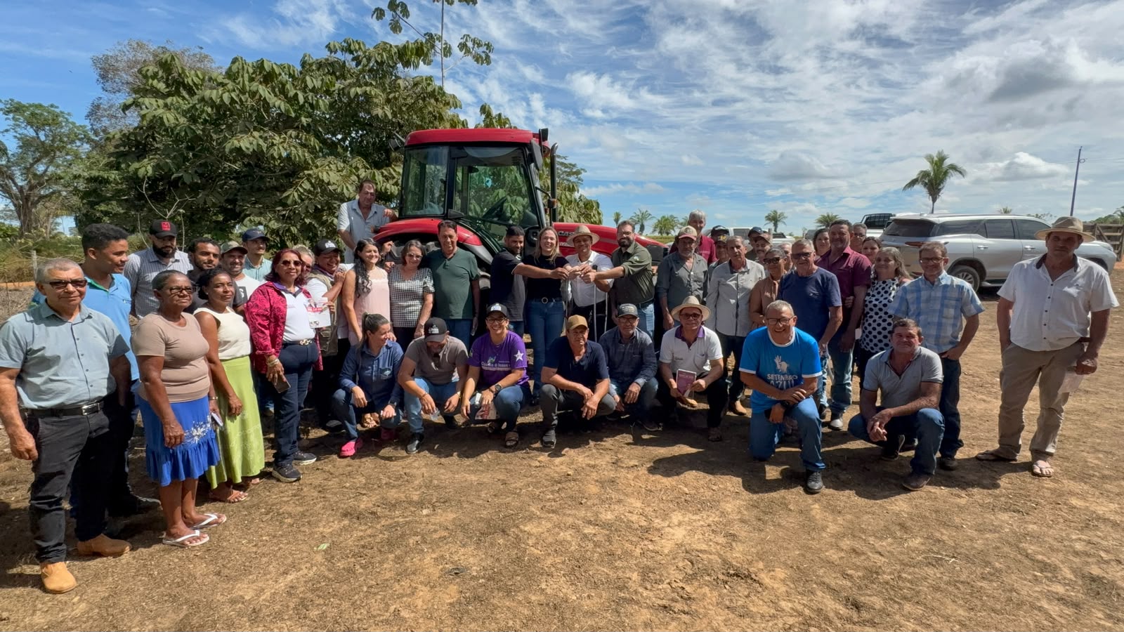 CLÁUDIA DE JESUS: Deputada entrega trator de R$300 mil para fortalecer agricultura familiar