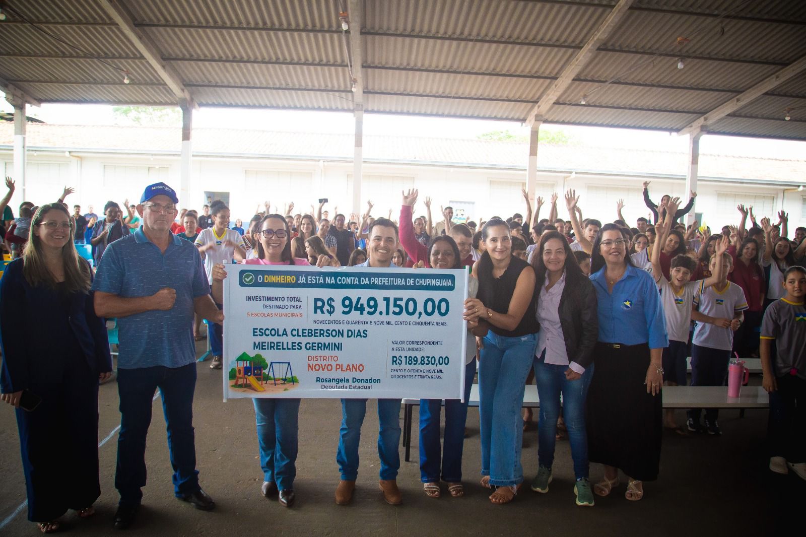 ROSANGELA DONADON: Deputada visita escola de Novo Plano e anuncia quase R$1 milhão para playgrounds 