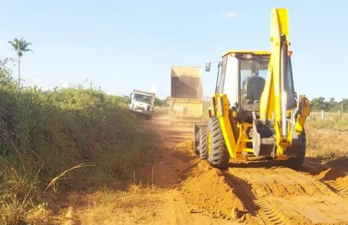 CHUPINGUAIA: Prefeitura intensifica recuperação da Linha 90, na Comunidade dos Baianos