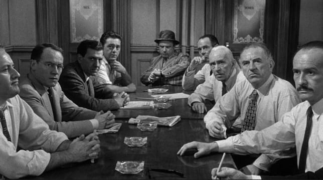 12 HOMENS E UMA SENTENÇA: Clássico drama de tribunal é uma aula de cinema – Por Marcos Souza
