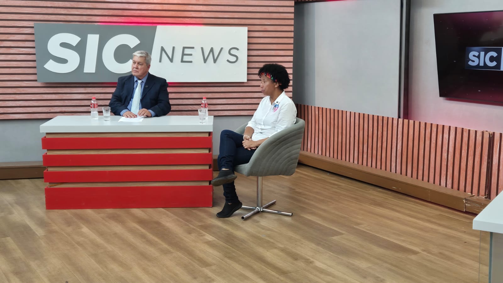 SÍLVIA CRISTINA: Candidata destaca quatro hospitais e promete mais no Senado