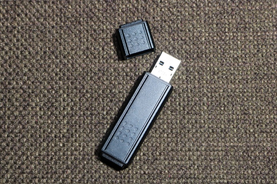 CÉLUÇAS ELÉTRICAS: Como o pendrive consegue guardar arquivos mesmo desligado