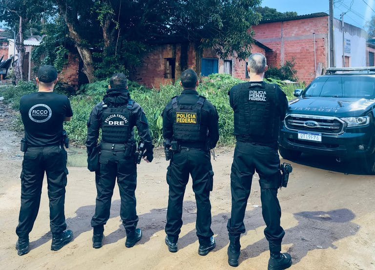 RESCALDO: Operação desarticula cúpula do tráfico e prende faccionados com armas