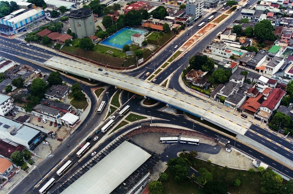 FIM DOS CRUZAMENTOS: Léo Moraes anuncia projeto para construção de elevados na capital