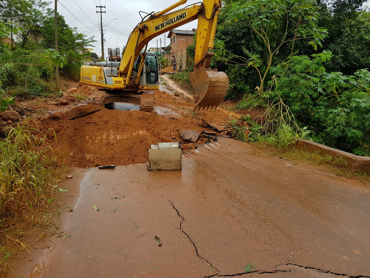 Avenida Calama é interditada devido as chuvas