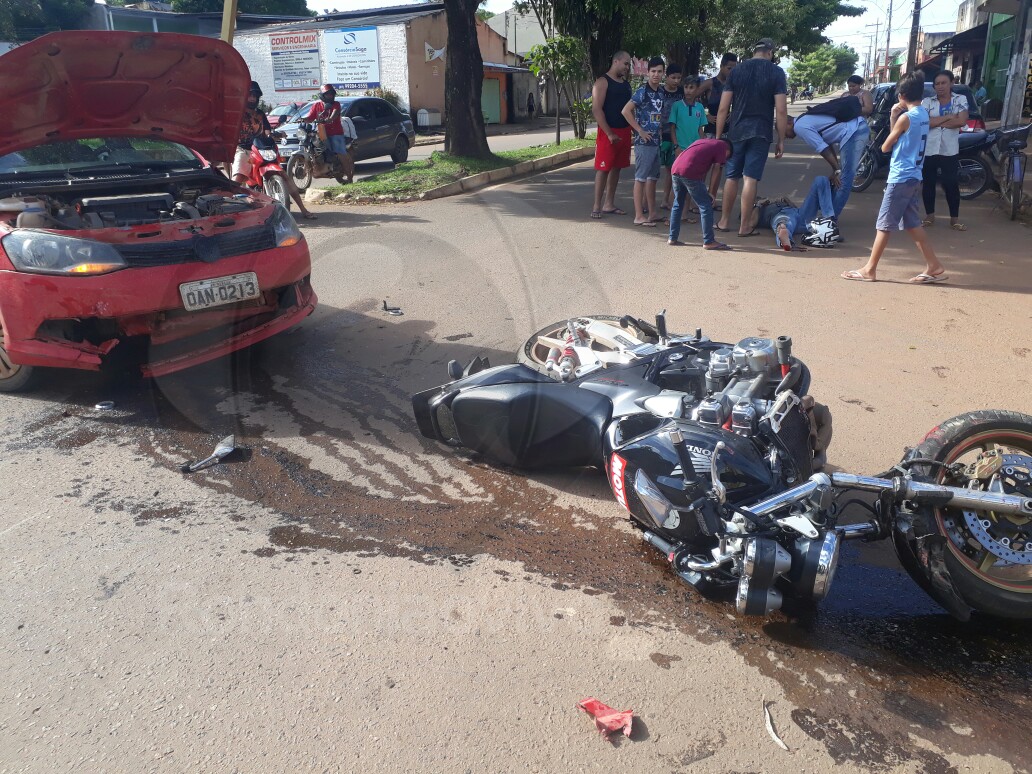 URGENTE: Condutor de CB1300 sofre grave acidente com carro