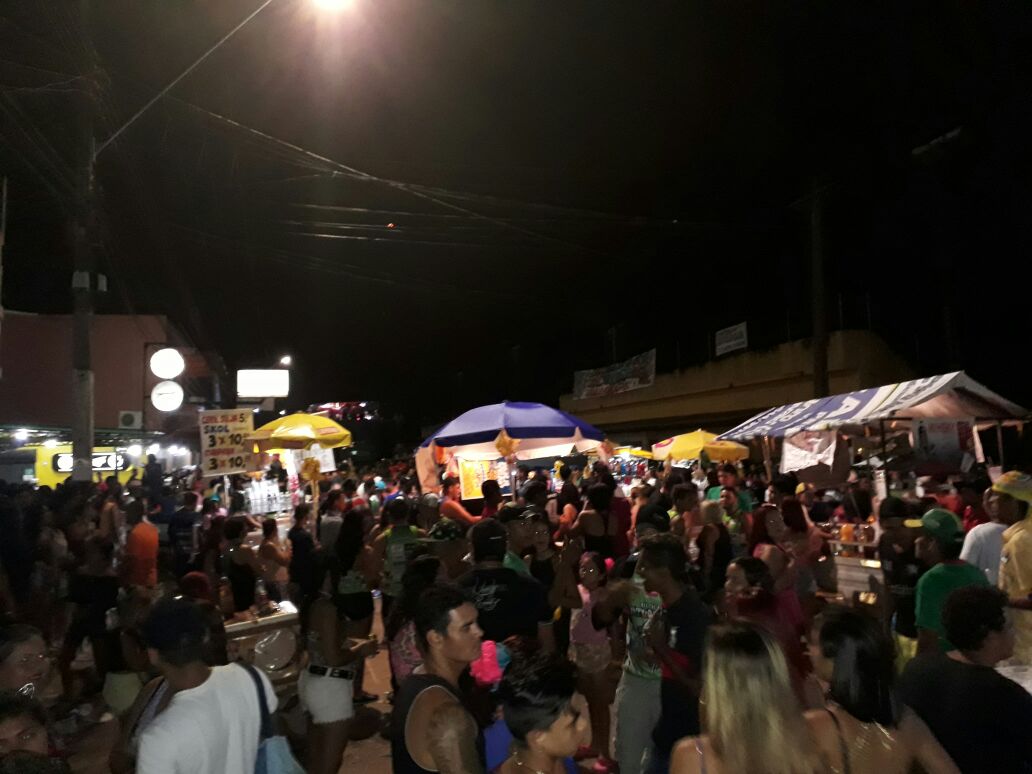 CARNAVAL: Jovem é preso após desmaiar mecânico em desfile de bloco