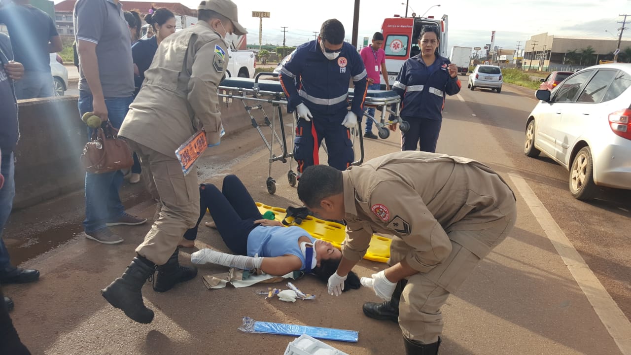 REVISÃO: Motociclista sofre fratura após pneu de moto estourar na BR-364