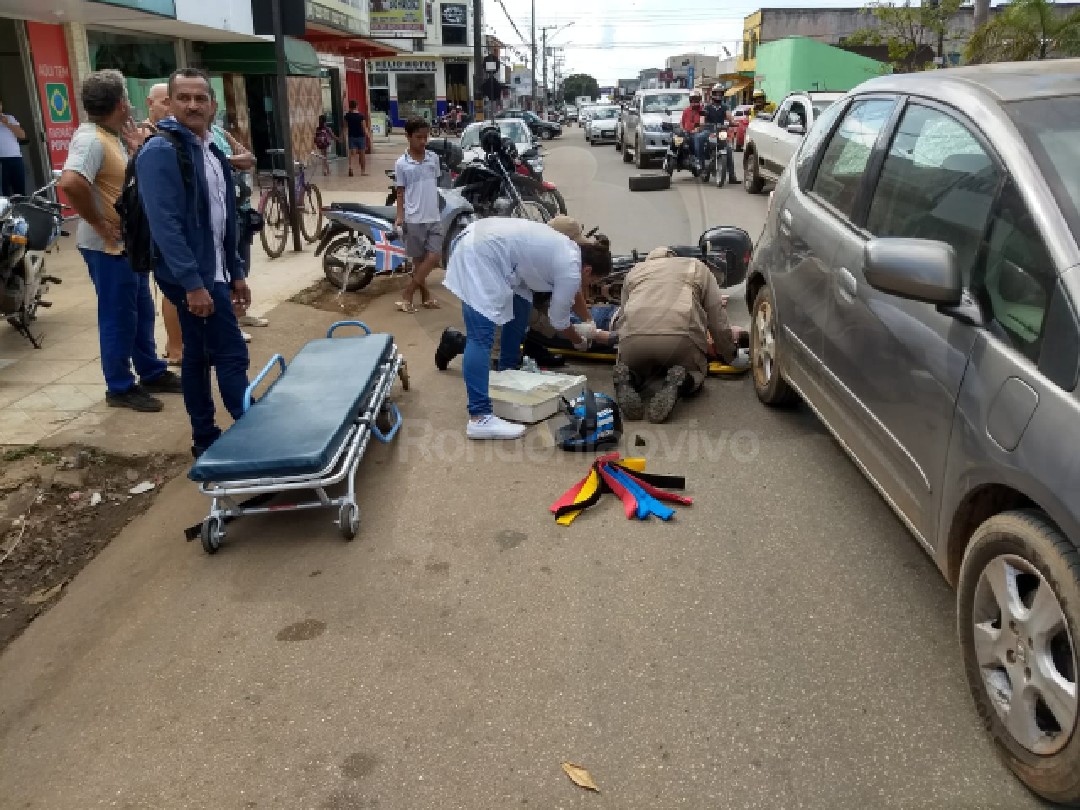 NA SUL: Motociclista fica gravemente ferido após colidir com carro em faixa de pedestre