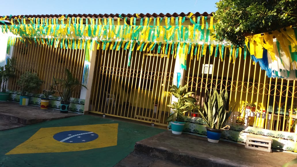 ATUALIZADA: Moradores de Porto Velho decoram ruas e casas e vibram com vitória brasileira