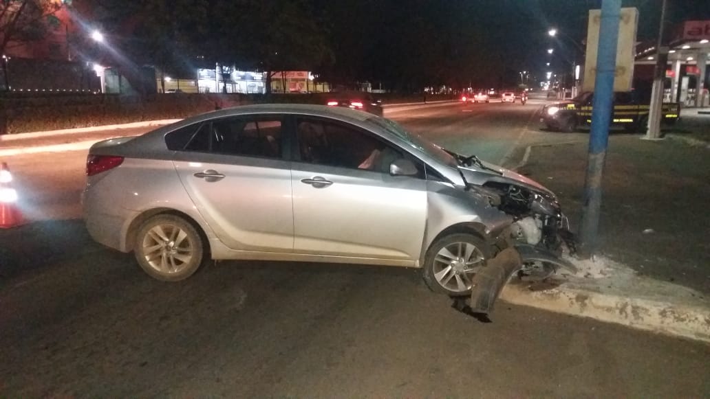 MADRUGADA: Condutora de moto foge após acidente que deixou passageira ferida