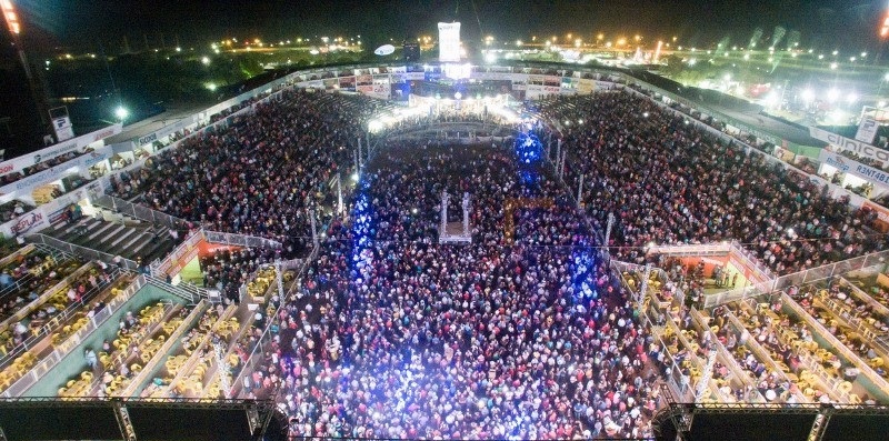 ECONOMIA E TURISMO: Shows sertanejos foram atrações durante Expoari 2018