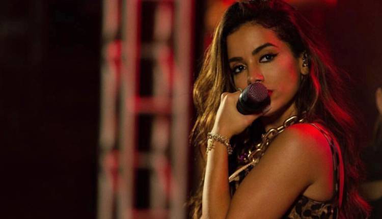 ESTRELISMO: Anitta dá show de exigências em Feira Agropecuária de Cacoal e decepciona no palco