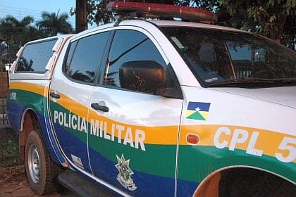 AUDACIOSOS: Criminosos invadem residência de policial e fogem levando pistola e carro