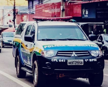 CHAPADO: Motorista foge de blitz, tenta atropelar policiais e deixa PM com fratura