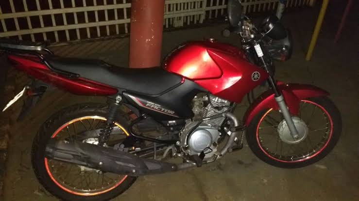 DENUNCIADO: Casal é preso em borracharia com motocicleta roubada e diz que comprou na OLX