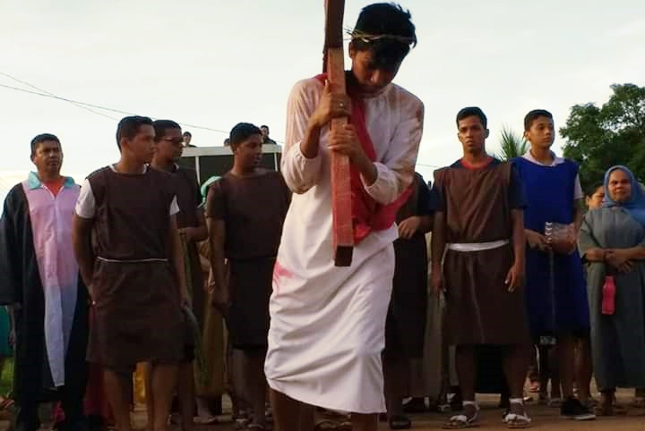 TORTURA DE CRISTO: Paróquia Santa Clara realiza encenação á Paixão de Cristo