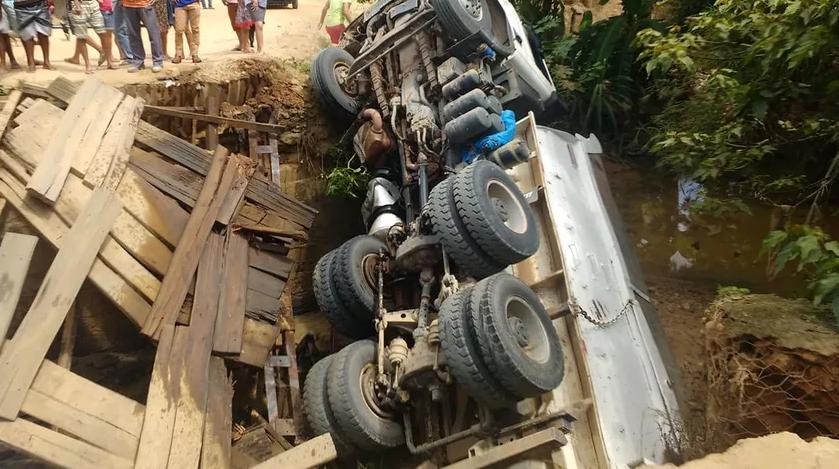 DESCASO: Ponte quebra e mais um motorista de caminhão morre em estrada de PVH