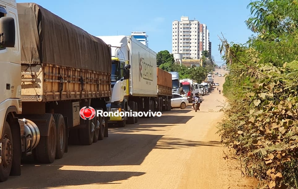 MAIS UMA: Moradores fecham Estrada do Belmont em Porto Velho