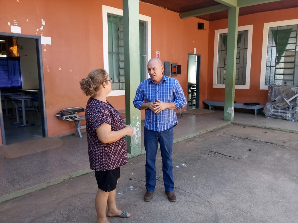 PLANALTO: Ezequiel Neiva solicita cobertura do pátio de escola em distrito de Cabixi