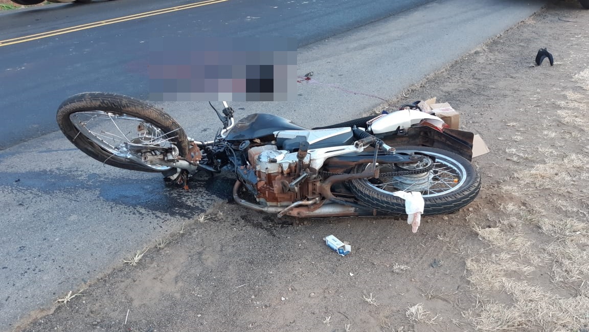 TRÁGICO:  Motociclista morre após bater de frente com carreta na BR-364