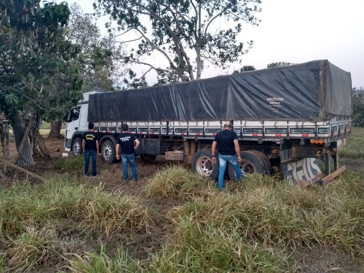 ROUBADO: Polícia Civil recupera caminhão carregado de café e quatro são presos