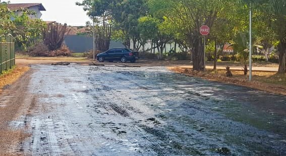 ASFALTO: Júnior Cavalcante continua levando benefício para o bairro Flodoaldo Pontes Pinto