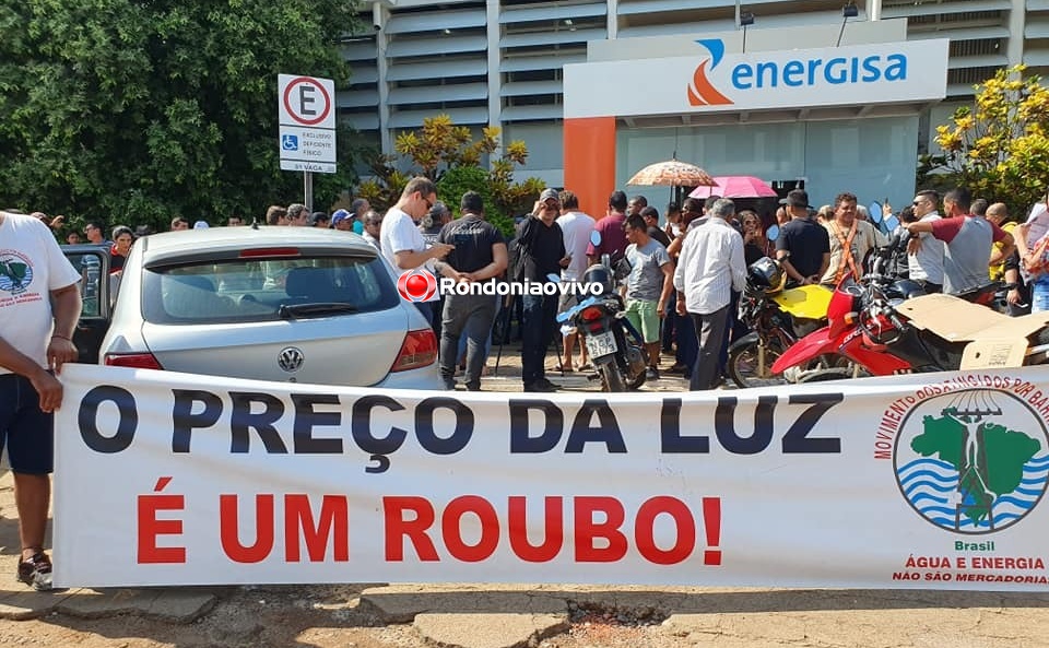 PROTESTO: Comunidade se aglomera em frente Energisa e cobra redução de tarifa