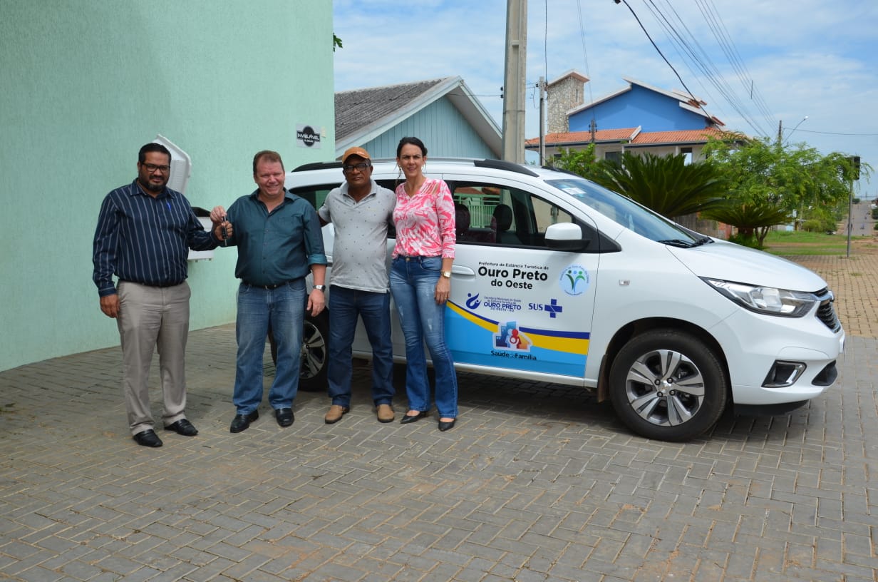 MINIVAN: Deputado Dr. Neidson faz entrega de minivan para atender saúde