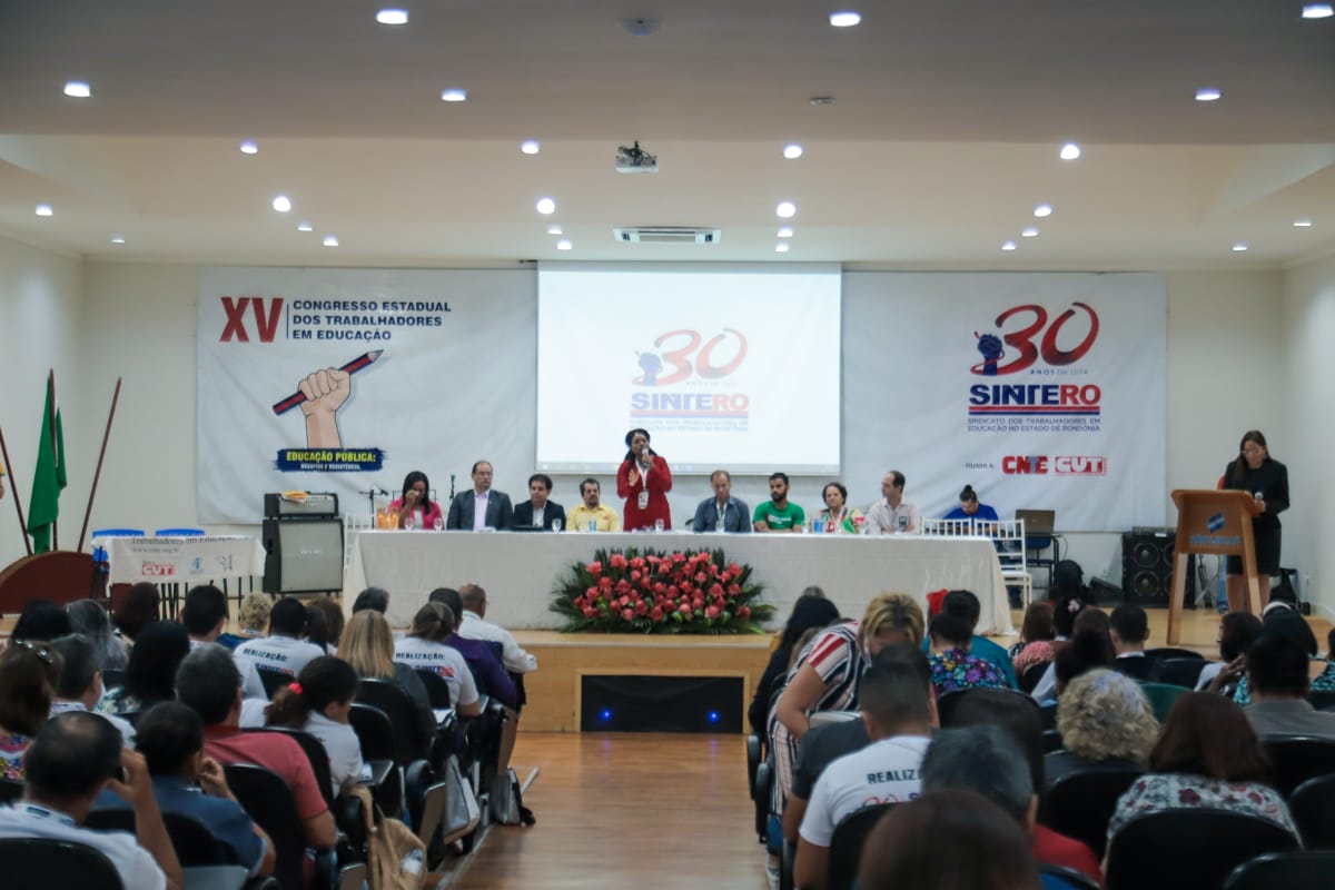 EDUCAÇÃO PÚBLICA: Críticas ao desmonte da educação marcam abertura do Congresso do Sintero