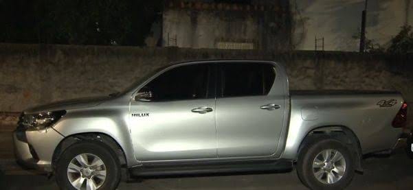 HILUX: Vítima é rendida por bandido embaixo do viaduto e tem caminhonete roubada