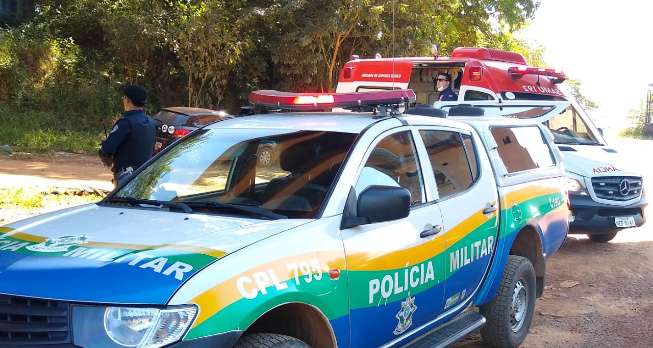 HOSPITALIZADA: Mulher é esfaqueada e agredida por marido e sogro que chegaram revoltados