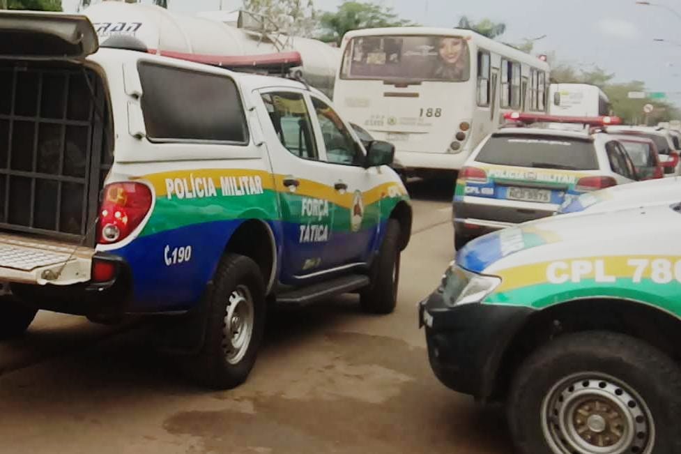 TOCANDO O TERROR: Bandidos deixam casal amarrado e fogem levando carro com vários objetos