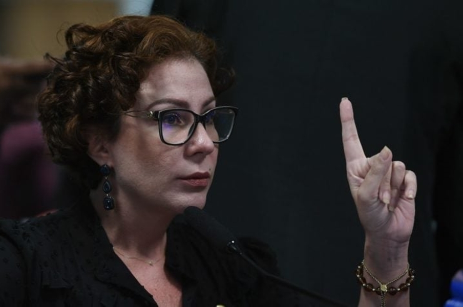 FUGITIVA: Zambelli quer se apresentar à Justiça italiana, diz advogado