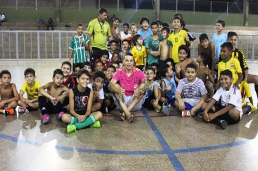 Destaque da Taça São Paulo visita escolinha na capital