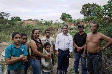 Vereador ouve reclamações de comunidade da zona leste