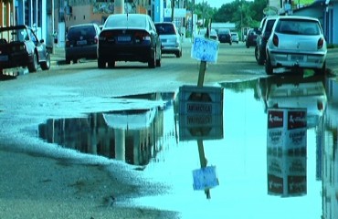 PISCINAS DO OLARIA – Manilha entupida causa revolta em comerciantes e moradores do centro de Porto Velho - Fotos e vídeo