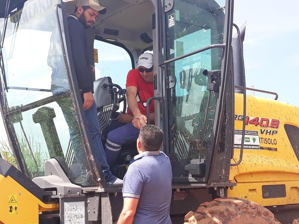 TRABALHO: Vereador Márcio Pacele acompanha serviços de melhorias no bairro Cuniã