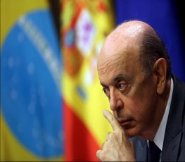 Ministro José Serra pede demissão do cargo