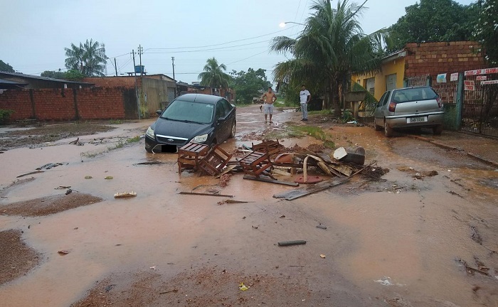 CHUVAS - VÍDEOS: População sofre novamente com a falta de estrutura em Porto Velho