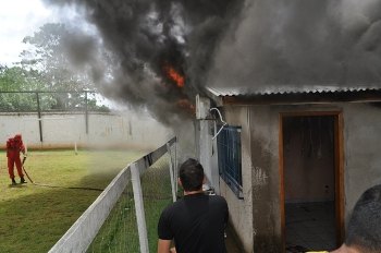 JARU - Detento ateia fogo em casa de prisão 