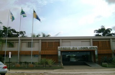 ARAPONGAGEM – Dois suspeitos são flagrados mexendo em fiação telefônica da Assembléia Legislativa 