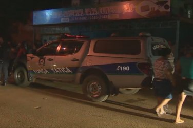 COM O DIABO NO COURO - Motorista embriagado é preso, surta na delegacia e ameaça policiais 