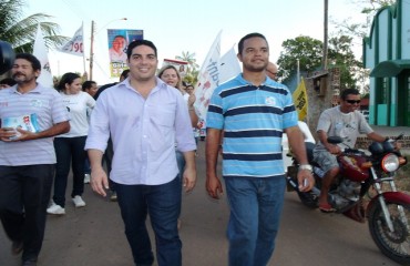 ELEIÇÕES 2012 - Mário Sergio faz caminhada no bairro Nacional