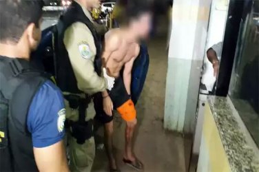 Adolescente é assaltado e baleado em parada de ônibus na zona Sul