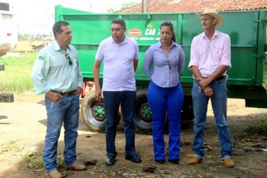 Secretaria de agricultura recebe equipamentos agrícolas