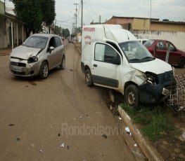 IMPRUDÊNCIA: Motorista avança preferencial e provoca grave colisão