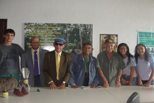 Equipe do SINDSBOR palestra em feira de Cultura de Escola na capital