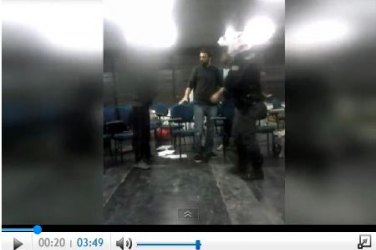 PM entra em sala de faculdade e apreende suspeitos de assalto - VÍDEO